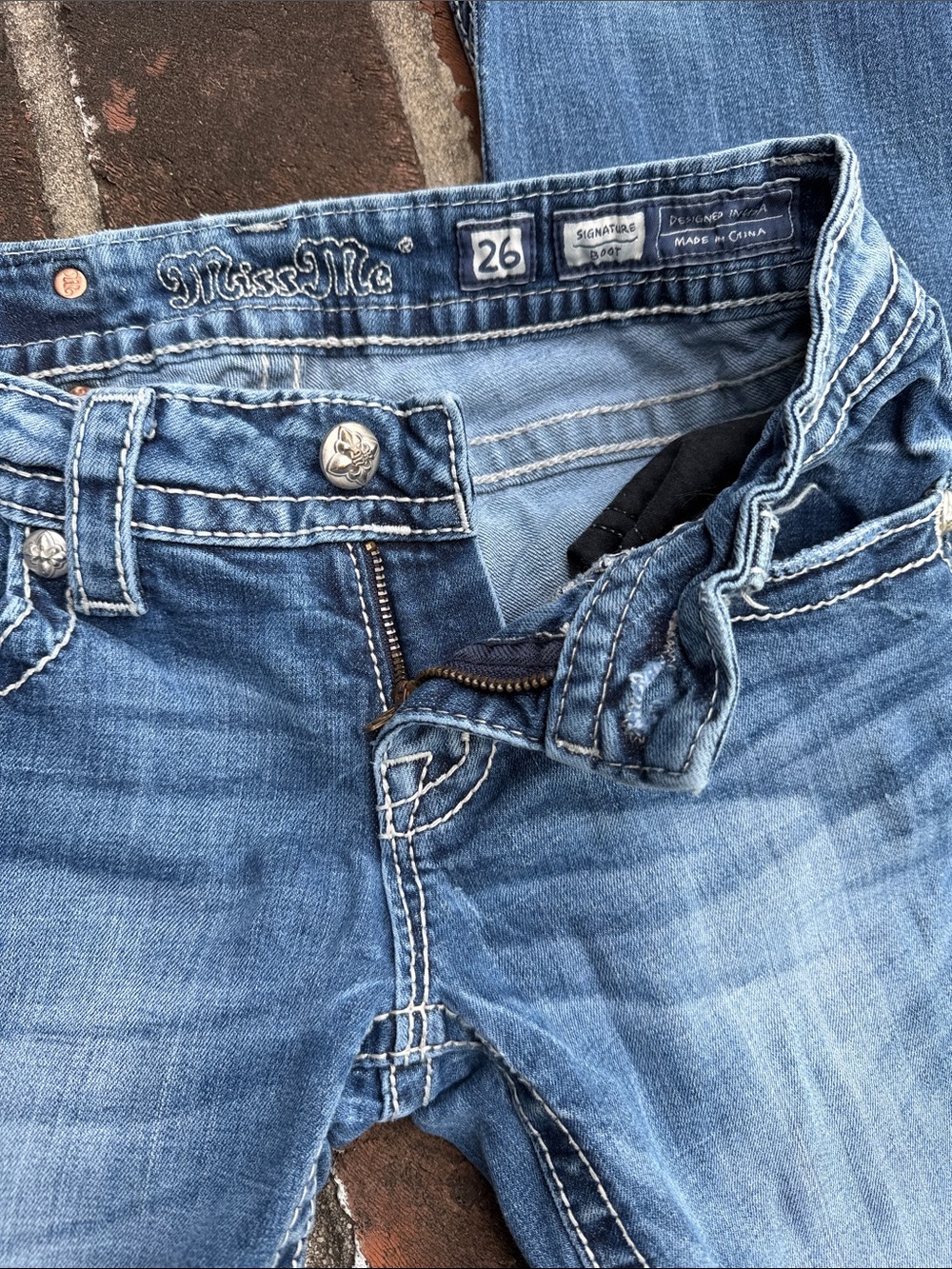 Miss Me signature boot cut blue jeans size 26 - Picture 5 of 7